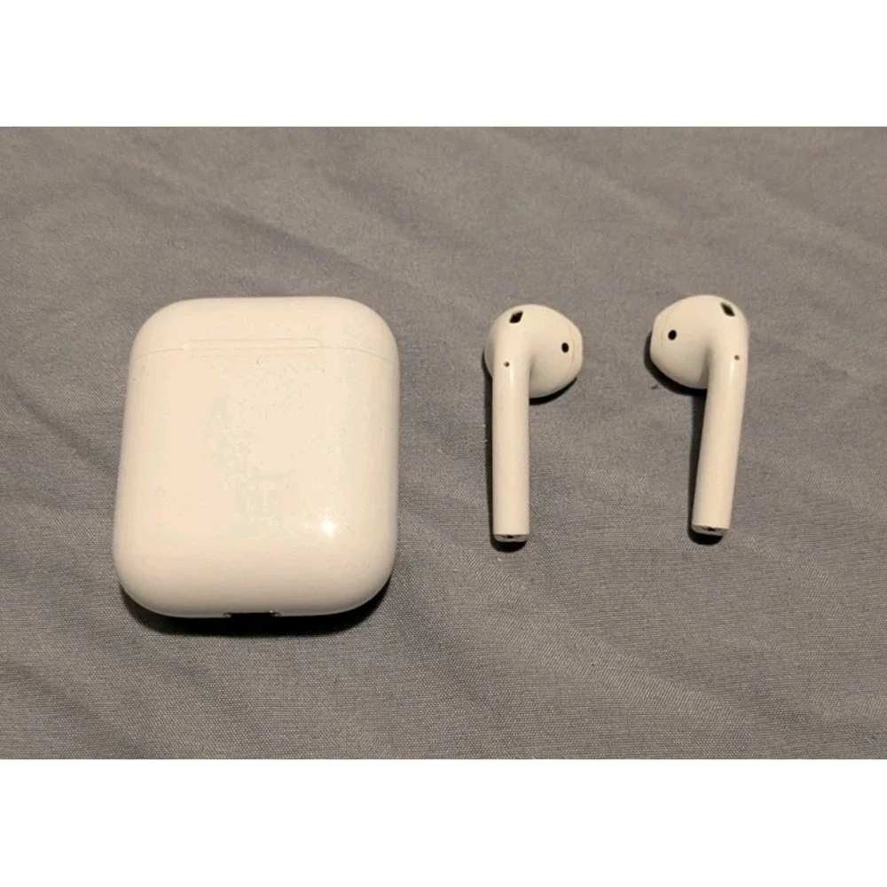 Apple AirPods (1st Generation) In-Ear Headsets with Charging Case - WORKING